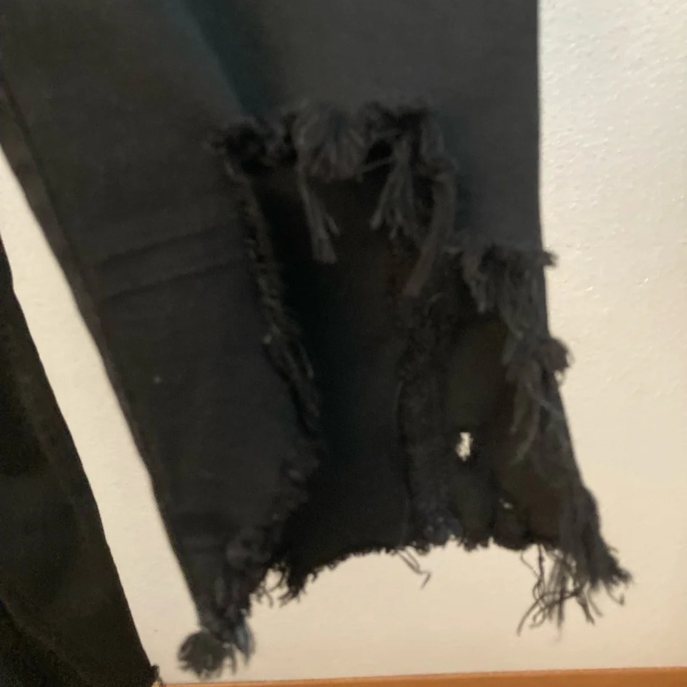 PAIGE Verdugo Crop Skinny Distressed Black Jeans Size 24 - Picture 9 of 11